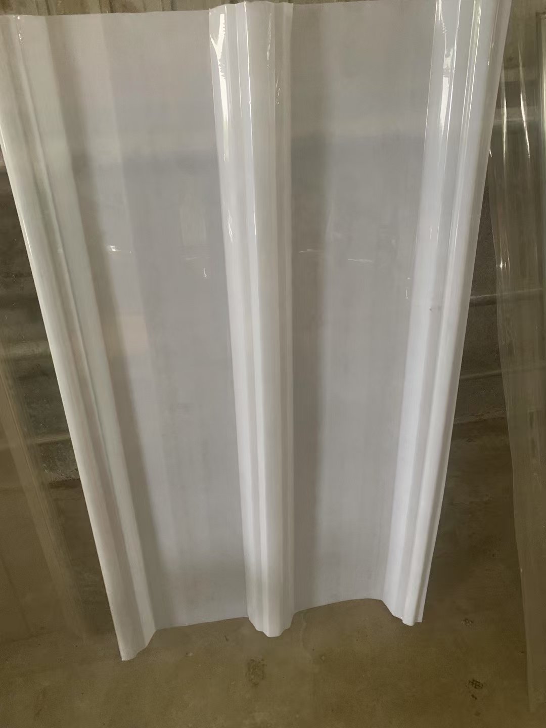 白色PC瓦楞板波浪结构实拍